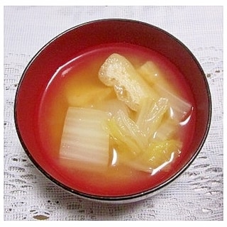 白菜と油揚げの味噌汁（昆布だし）